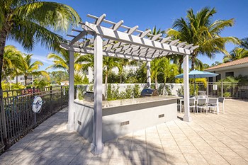 Poolside Sundeck And Grilling Area at Sierra Grande Apartments, Naples